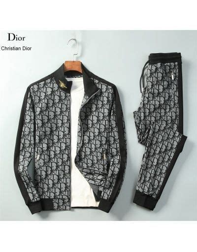 dior joggers for men.